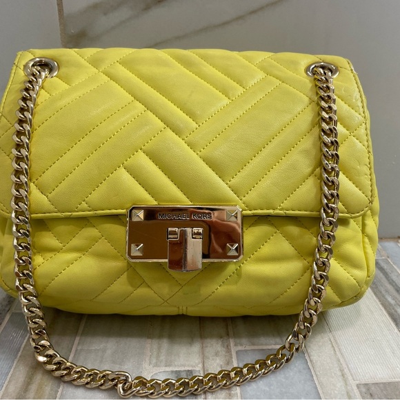 Michael Kors 35SOGP6F2U Peyton Medium Shoulder Flap Vegan Faux Sunshine - Picture 1 of 16